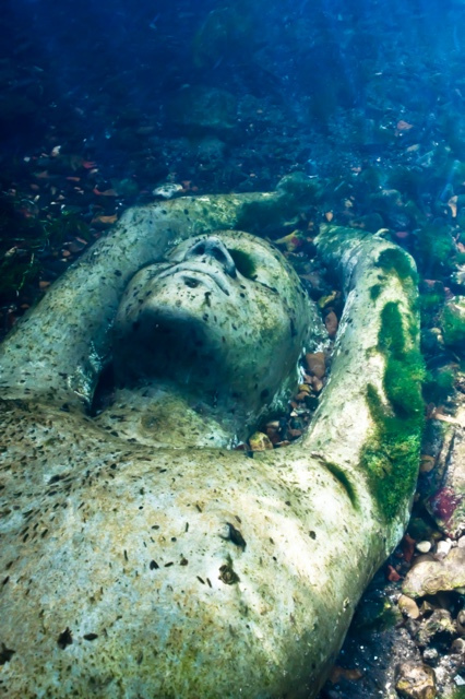 Jason-deCaires-Taylor-Underwater-Sculpture-Alluvia00003
