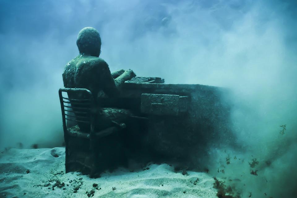 The Lost Correspondent_Grenada_growth_01_Jason deCaires Taylor_Sculpture